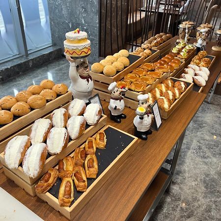 Grand Barony Qingdao Airport Hotel Екстериор снимка