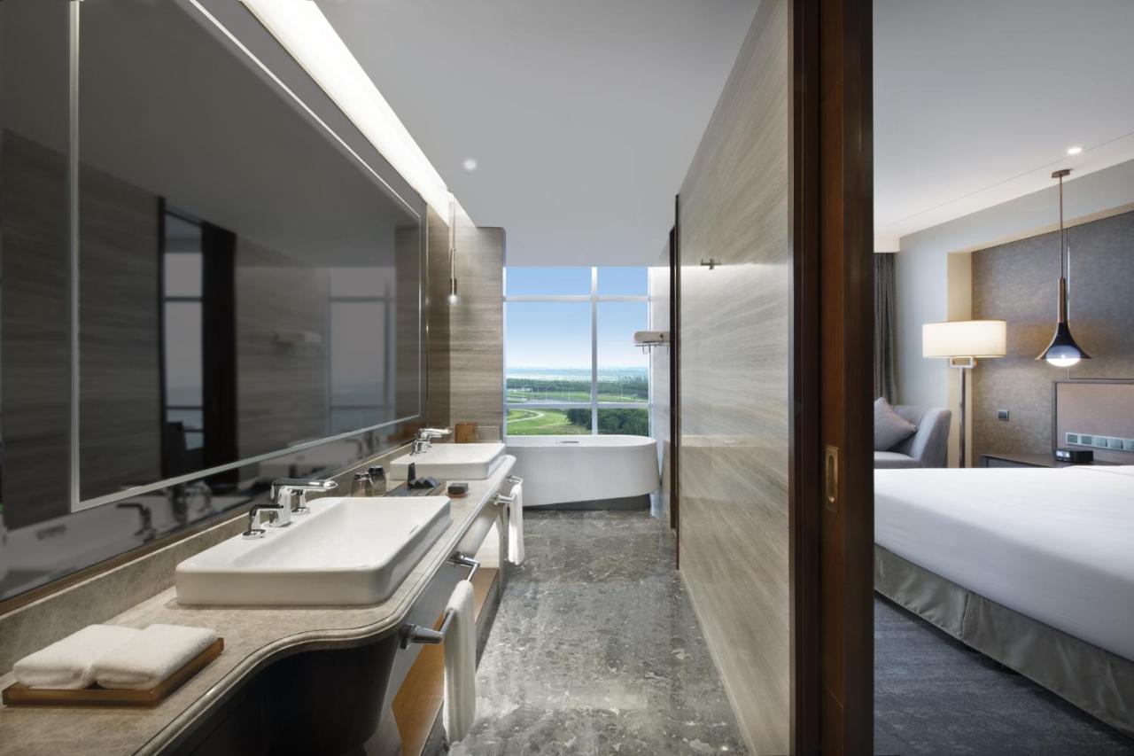 Grand Barony Qingdao Airport Hotel Екстериор снимка